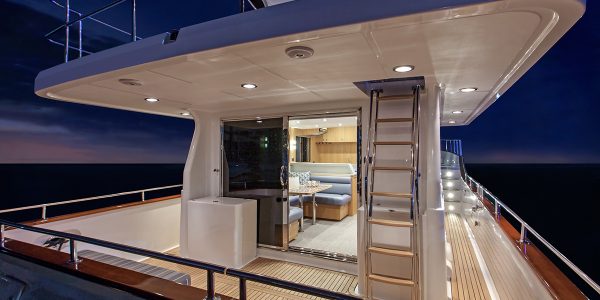 Explorer 50 Pilot House